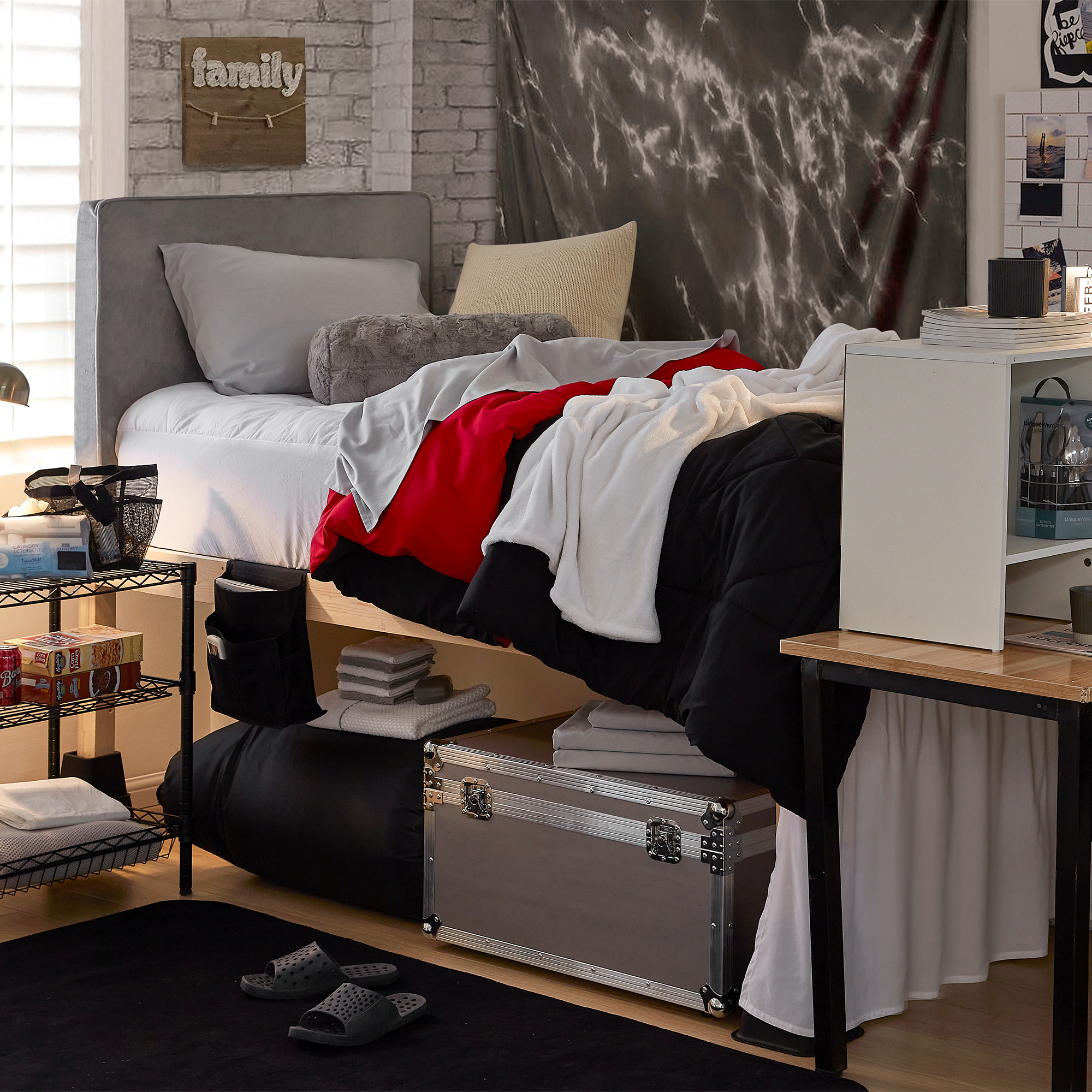 Black \u0026 red geometric bedding set Amazon | Mercari, image size:2000x2000